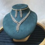 3pcs Rhinestone Claw Chain Set – Elegant Necklace & Earrings - Image 11