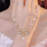 Elegant Magpie Pendant Necklace – Premium Light Luxury Clavicle Chain - Image 4