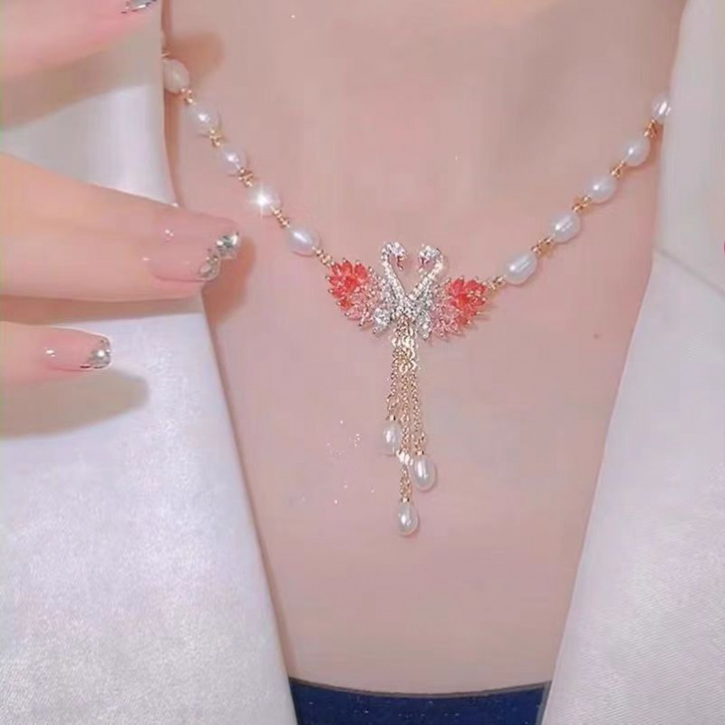 1pc of Trendy Luxury Swan Pearl Necklace with a Unique Design, Suitable for Various Occasions, Exuding Elegance And Charm, Perfect As a Gift for Girlfriends, Ideal for Everyday Use And Holiday Presents - Image 3